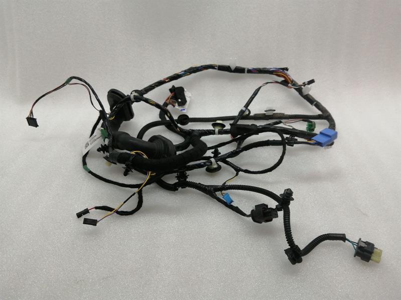 Tesla Model 3 Tesla Model 3 Driver Door Wiring 3067963-02-C Driver Door Harness Body type: Hatchback
Fuel: ELECTRIC