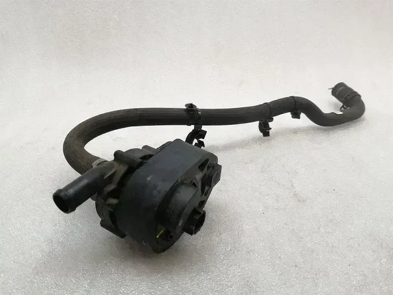 Tesla Model S Lisä- jäähdytyspumppu (turbo) Tesla Model S 100D Additional Cooling Pump 1057...
