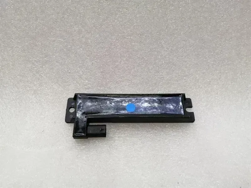 Tesla Model X Tesla Model X P100D Aerial / Antenna 1043129-00-B Antenna Body type: Estate
Fuel: ELECTRIC