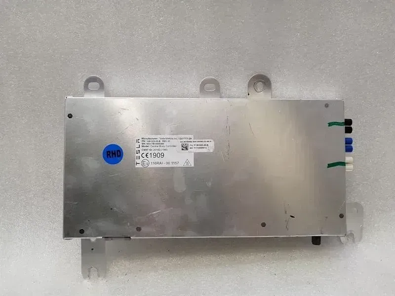 Tesla Model X TESLA MODEL X P100D Electronic module 1081023-00-B ECU BCM BOARD MODULE Body type: Estate
Fuel: ELECTRIC