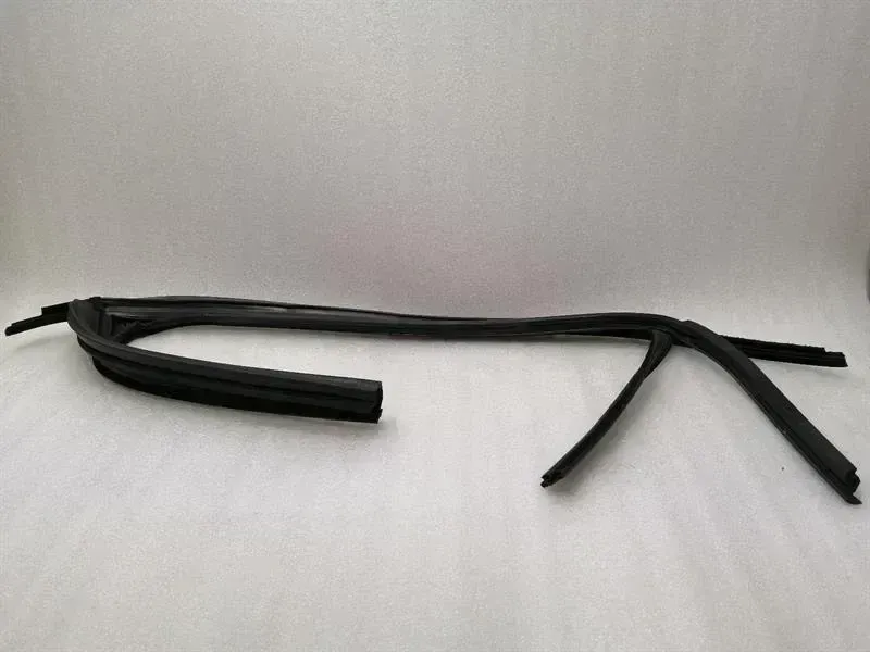 Tesla Model X Tesla Model X P100D RRH Door Seal 1032277-00-D Door Seals Rear Right Body type: Estate
Fuel: ELECTRIC