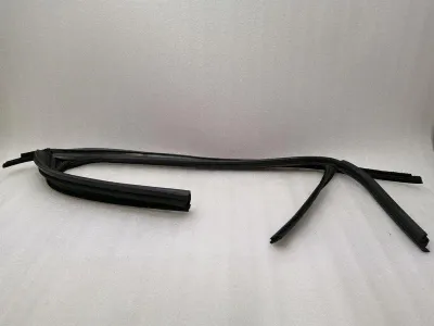 Уплотнитель двери Tesla Model X P100D RRH 1032277-00-D, задний правый