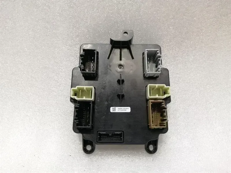 Tesla Model X Tesla Model X P100D RRH Falcon Door Module 1062056-10-B Door Control Unit Rear R Body type: Estate
Fuel: ELECTRIC