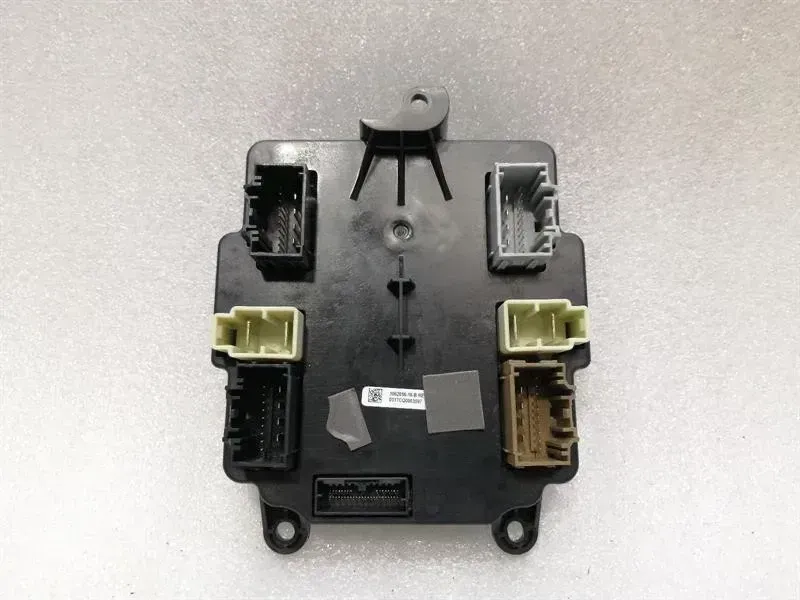 Tesla Model X Tesla Model X P100D RLH Falcon Door Module 1062056-10-B Door Control Unit Rear L Body type: Estate
Fuel: ELECTRIC