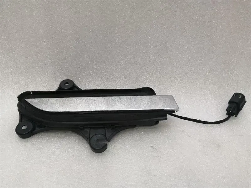 Tesla Model X Tesla Model X P100D Front Right Door Handle 1035419-00-E Door Handle Front Right Body type: Estate
Fuel: ELECTRIC
