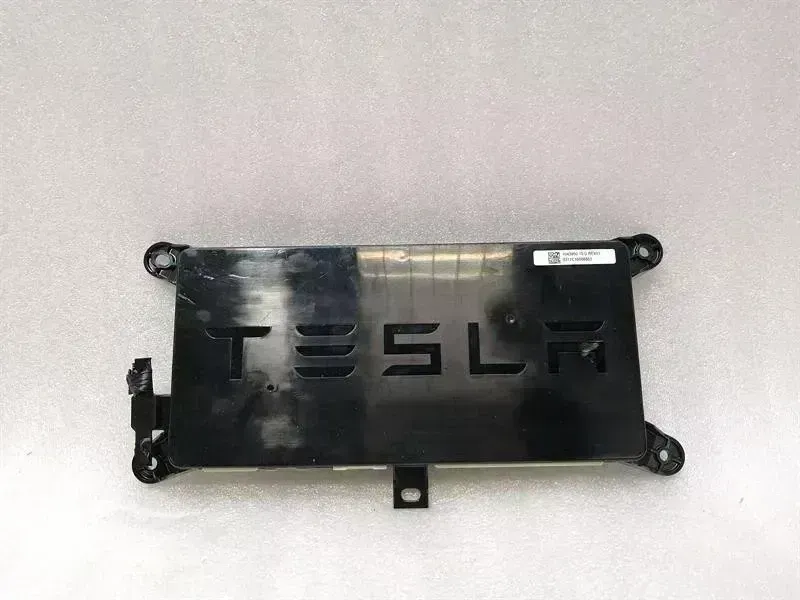 Tesla Model X Tesla Model X P100D RLH Door Module 1043900-10-D Door Control Unit Rear Left Body type: Estate
Fuel: ELECTRIC