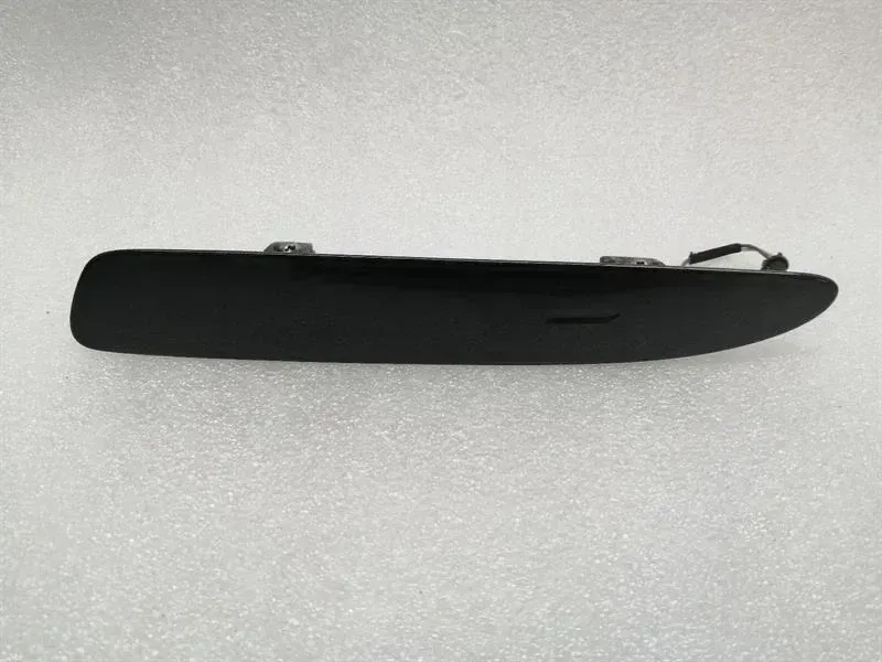 Porsche Taycan Porsche Taycan 9J Rear Left Door Handle 9J18669205 Door Handle Rear Left Body type: Hatchback
Fuel: ELECTRIC