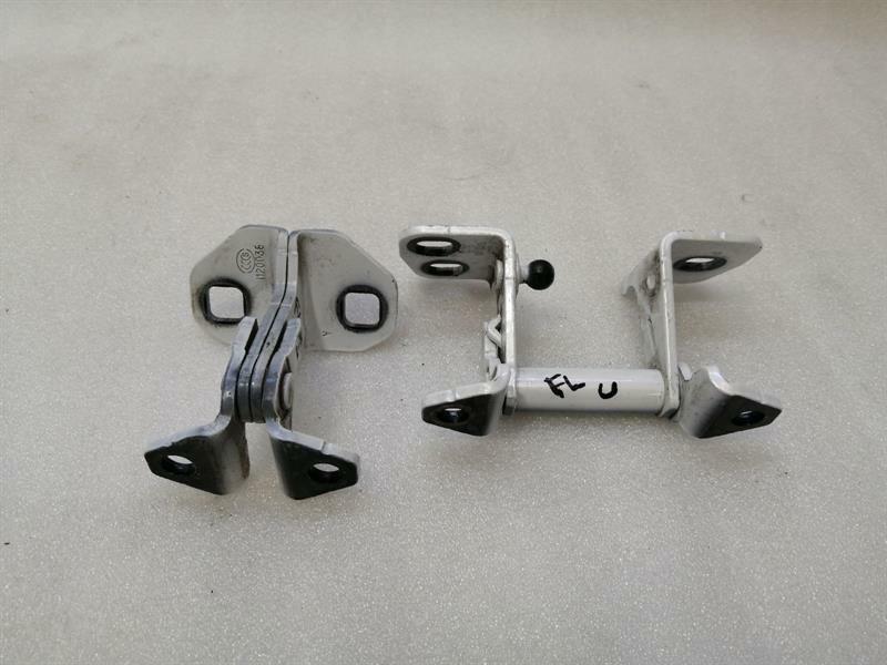 Tesla Model X Tesla Model X P100D FLH Door Hinge Set 1045536-00-H Door Hinge Front Left Body type: Estate
Fuel: ELECTRIC