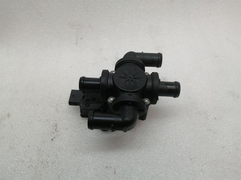 Porsche Taycan Porsche Taycan 9J heater valve 9J1906459A heater valve valve Body type: Hatchback
Fuel: ELECTRIC
