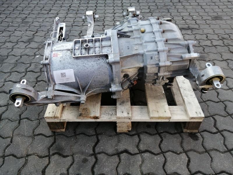 Porsche Taycan 2020 Porsche Taycan 9J EBF 9J1901153B MOTOR REAR ELECTRIC REAR DRIVE ENGINE 4S Body type: Hatchback
Fuel: ELECTRIC
