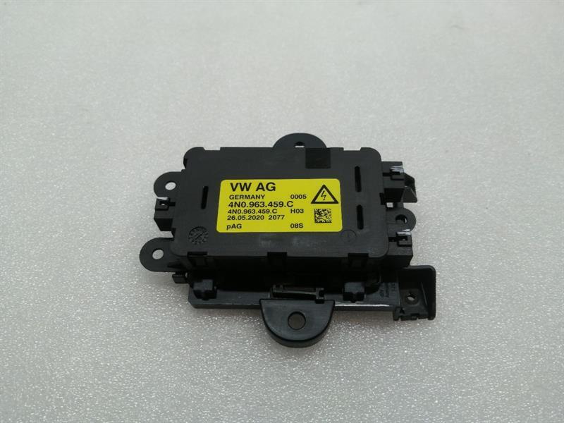 Porsche Taycan Porsche Taycan 9J Air Ionizer Modules 4N0963459C Control Unit Body type: Hatchback
Fuel: ELECTRIC