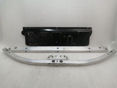 Porsche Taycan 9J Brandväggshållarfäste 9J1806303 Hållarfäste fram