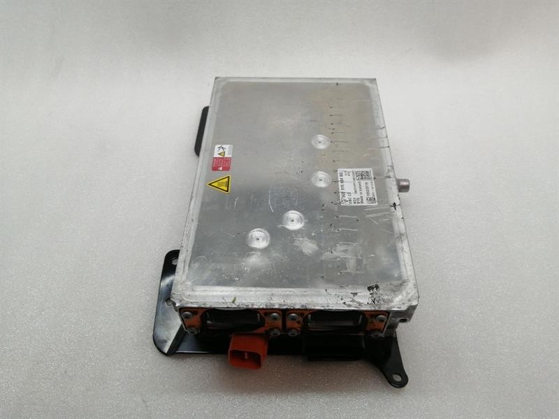 Porsche Taycan Porsche Taycan 9J battery charging control module 5QE915684BG control unit Body type: Hatchback
Fuel: ELECTRIC
