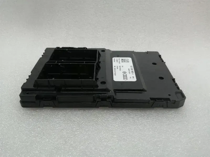 Porsche Taycan Porsche Taycan 9J BCM1 module 971907063J body control unit Body type: Hatchback
Fuel: ELECTRIC
