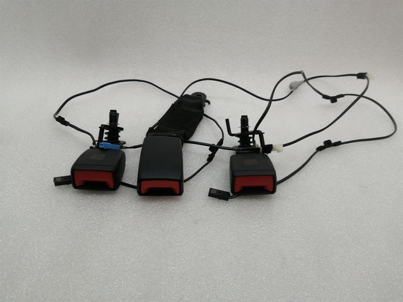 Porsche Taycan Porsche Taycan 9J Rear Belt Buckle Set 9J1857753B Belt Lock Rear Set Body type: Hatchback
Fuel: ELECTRIC