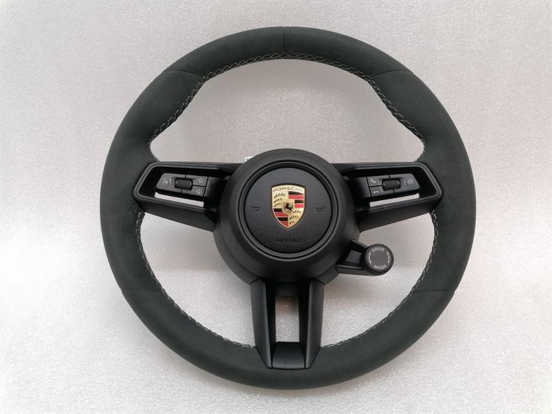 Porsche Taycan Porsche Taycan 9J Steering Wheel GTS Alcanatara 36 cm Steering Wheel Body type: Hatchback
Fuel: ELECTRIC