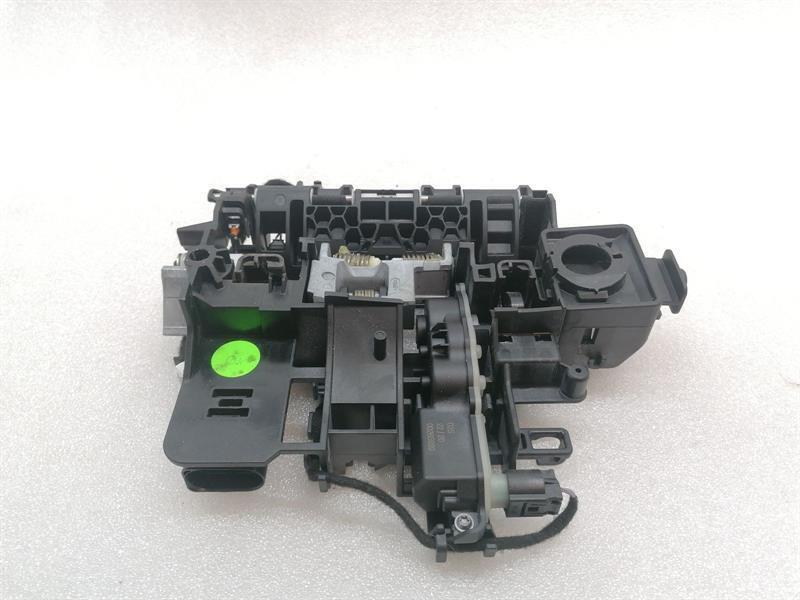 Porsche Taycan Porsche Taycan 9J Door Handle Drive FLH 9J1837885A Handle Well Front Left Body type: Hatchback
Fuel: ELECTRIC