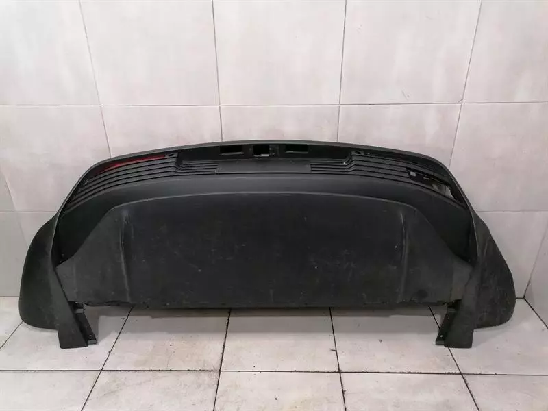 Porsche Taycan Porsche Taycan 9J Rear Bumper 9J1807983F Rear Bumper Body type: Hatchback
Fuel: ELECTRIC