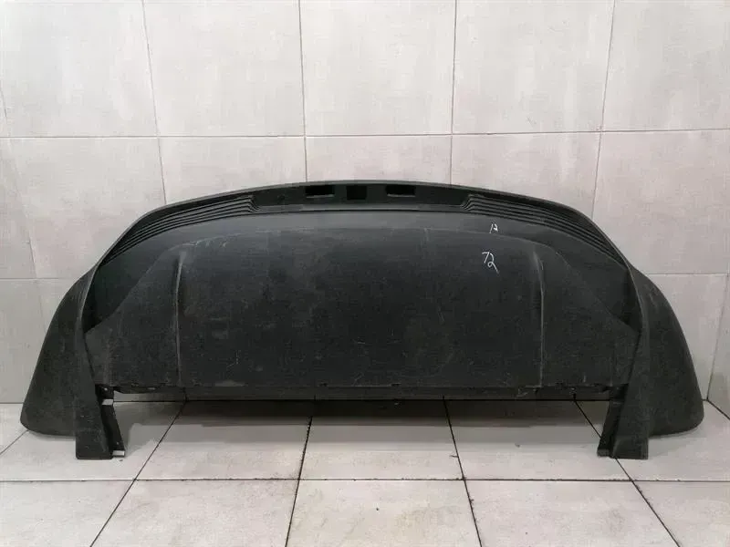Porsche Taycan Porsche Taycan 9J Rear Bumper 9J1807983F Rear Bumper Diffuser Body type: Hatchback
Fuel: ELECTRIC