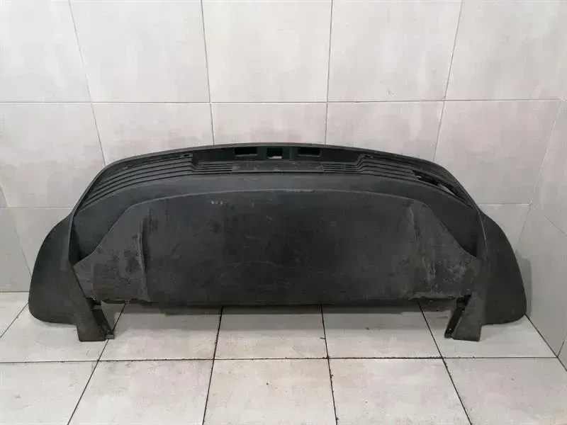 Porsche Taycan Porsche Taycan 9J Rear Bumper 9J1807983F Rear Bumper Diffuser Body type: Hatchback
Fuel: ELECTRIC