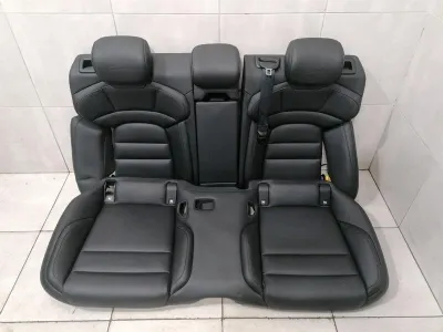 Porsche Taycan 9J säte bak set säte interiör bak turbo