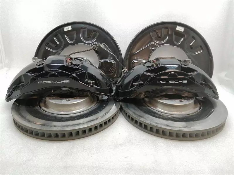 Porsche Taycan Porsche Taycan 9J AKEBONO Front Set 9J1615124E Braking System Front PSCB Body type: Hatchback
Fuel: ELECTRIC