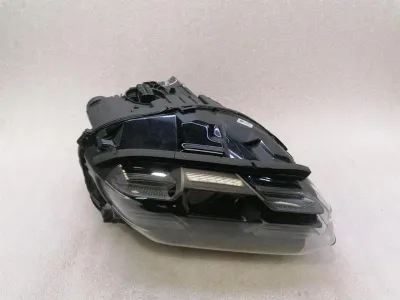 Porsche Taycan 9J Prawy reflektor 9J1941060E FECTS Matryca reflektorów PDLS