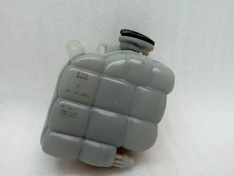Porsche Taycan 9J expansion tank 9J1121407A expansion tank cooling water