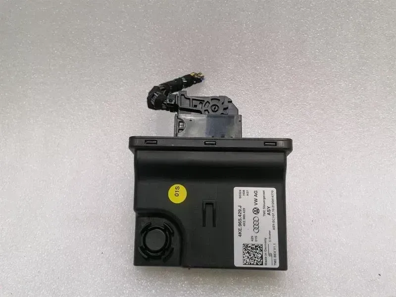 Porsche Taycan Porsche Taycan 9J electronic module TME 4KE965429J control unit thermal management Body type: Hatchback
Fuel: ELECTRIC