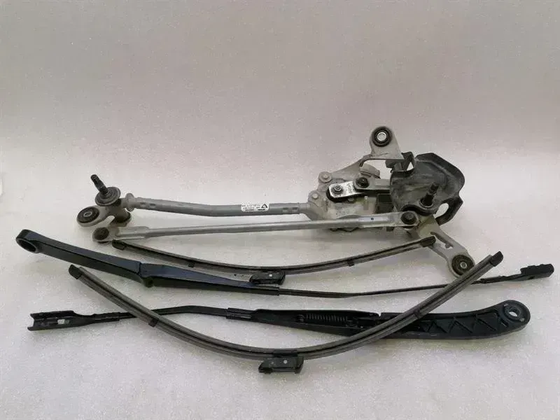 Porsche Taycan Porsche Taycan 9J Front Wiper Linkage 9J1955024D Wiper Motor Front RHD!!! Body type: Hatchback
Fuel: ELECTRIC