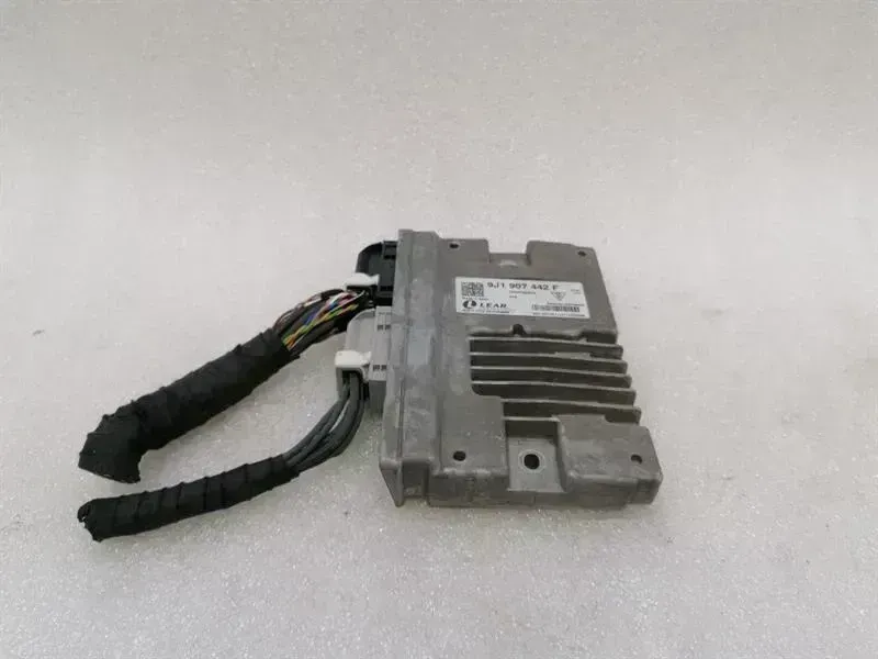 Porsche Taycan Porsche Taycan 9J electronic module 9J1907442F control unit gateway control unit Body type: Hatchback
Fuel: ELECTRIC
