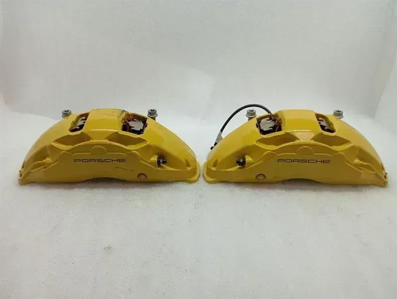 Porsche Taycan Porsche Taycan 9J brake caliper 971615123AA brake caliper PCCB 10-piston Body type: Hatchback
Fuel: ELECTRIC