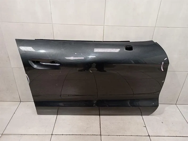 Porsche Taycan 9J right front door 9J1831052 door front right