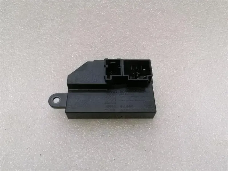 Porsche Taycan Porsche Taycan 9J steering column module 80A907705A steering column control unit Body type: Hatchback
Fuel: ELECTRIC