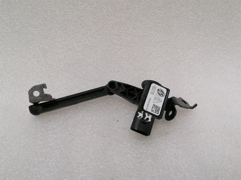 Porsche Taycan Porsche Taycan 9J Sensor 9J1616572B RR LEVEL Rear Right Level Sensor Body type: Hatchback
Fuel: ELECTRIC