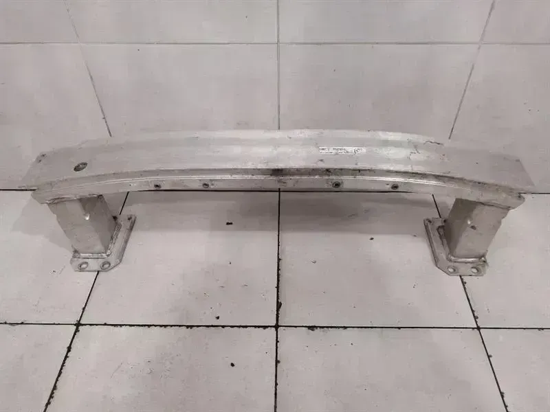 Porsche Taycan Porsche Taycan 9J Front Bumper Beam 9J1805241B Front Bumper Carrier Body type: Hatchback
Fuel: ELECTRIC