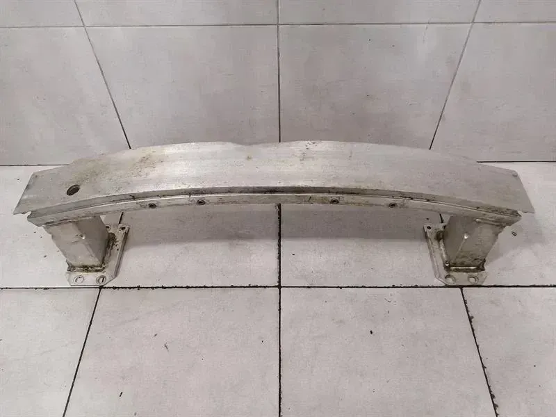 Porsche Taycan Porsche Taycan 9J Front Bumper Beam 9J1805241B Front Bumper Carrier Body type: Hatchback
Fuel: ELECTRIC