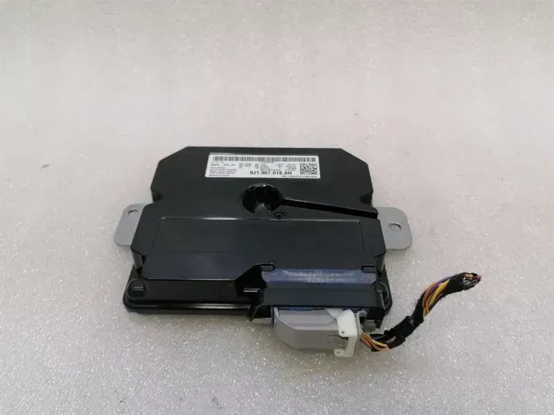 Porsche Taycan PORSCHE TAYCAN 9J ONLINE SERVICES module 9J1907018AH ECU Body type: Hatchback
Fuel: ELECTRIC