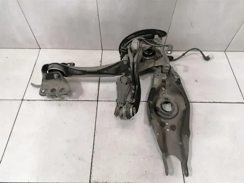 Mercedes-Benz GLA / EQA (H247) 2020-... MERCEDES EQA H243 EQA350 Right Rear Hub A2433502401 Radlagergehäus