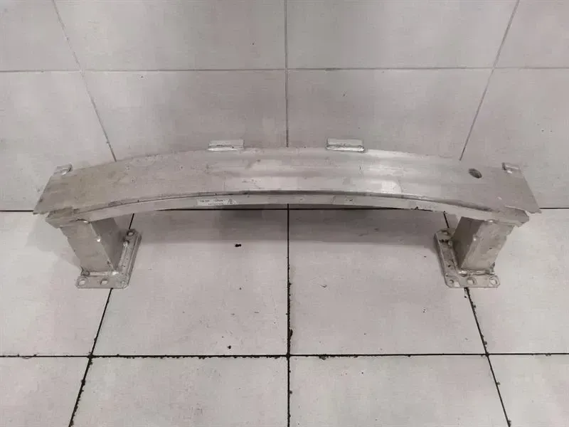 Porsche Taycan Porsche Taycan 9J Front Bumper Beam 9J0805241 Front Bumper Carrier Body type: Hatchback
Fuel: ELECTRIC