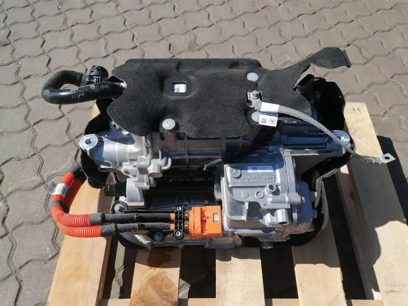 Mercedes-Benz GLA / EQA (H247) 2020-... Mercedes EQA H243 EQA350 ELECTRIC MOTOR REAR ENGINE A2433408802 ENGINE