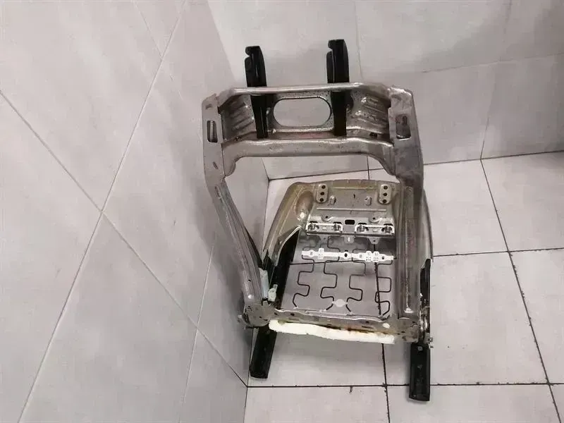 Tesla Model 3 Seat Tesla Model 3 Front Right Seat Frame 1103997-00...