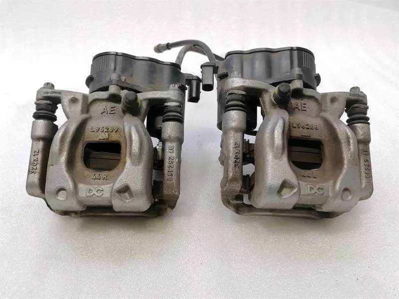 Mercedes-Benz GLA / EQA (H247) 2020-... Mercedes EQA H243 EQA350 rear brake caliper A2474233900 brake caliper rear set