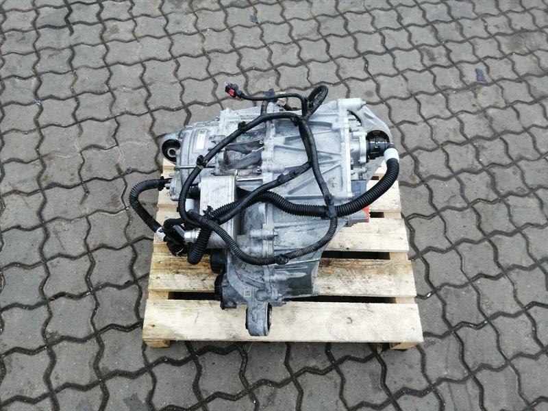 Tesla Model 3 Tesla Model 3 Front Electric Motor Engine 1120960-20-G AWD 3D3 Body type: Hatchback
Fuel: ELECTRIC