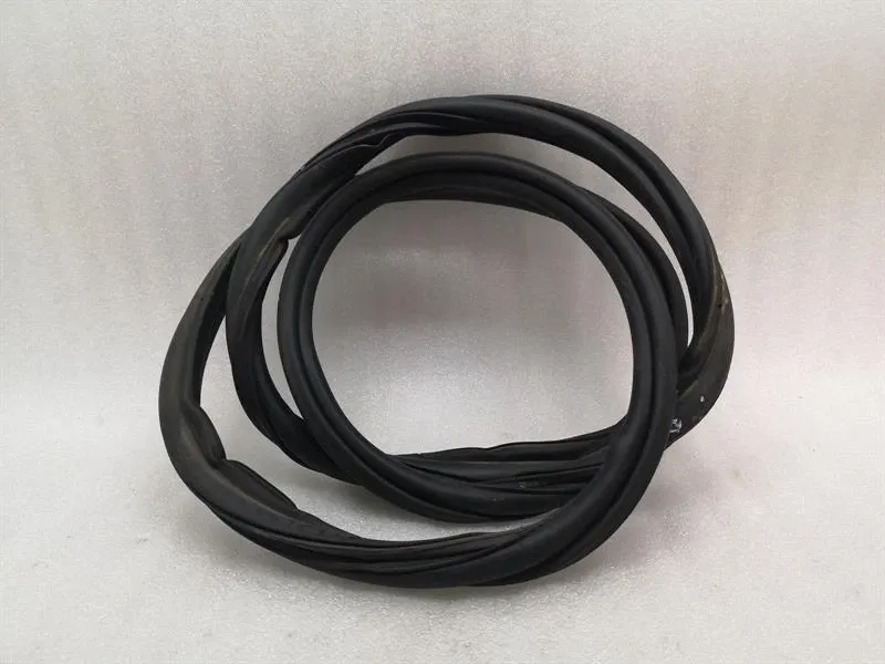 Tesla Model 3 Long Range Boat Lid Seal 1091069-00-E Deck Lid Seals