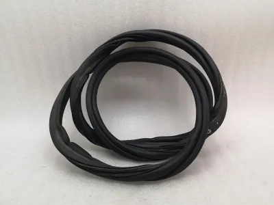 Tesla Model 3 Long Range Boat Lid Seal 1091069-00-E Deck Lid Seals