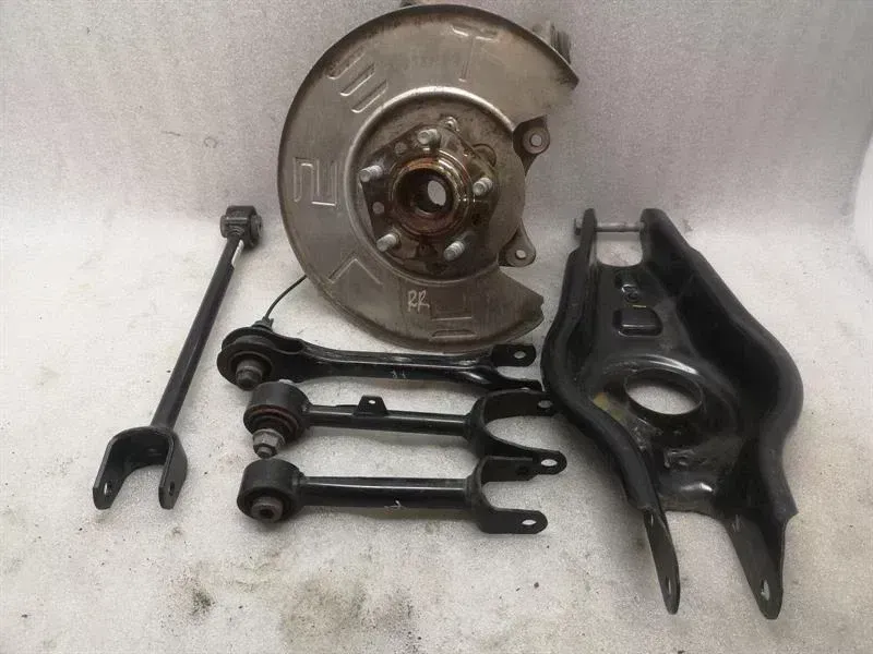 Tesla Model 3 Right Rear Hub Tesla Model 3 RWD Right Rear Hub 1044416-00-G W...