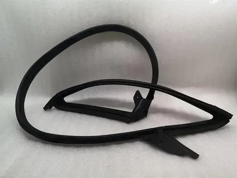 Tesla Model 3 Door Seal Tesla Model 3 Long Range RLH Door Seal 1090511-...
