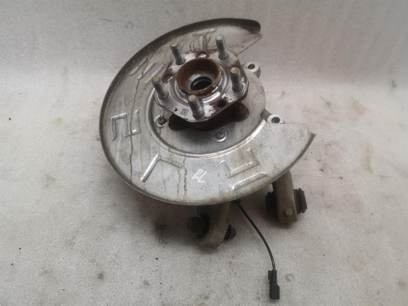 Tesla Model 3 Left Rear Hub Tesla Model 3 Standard Range RLH Hub 1044411-00...