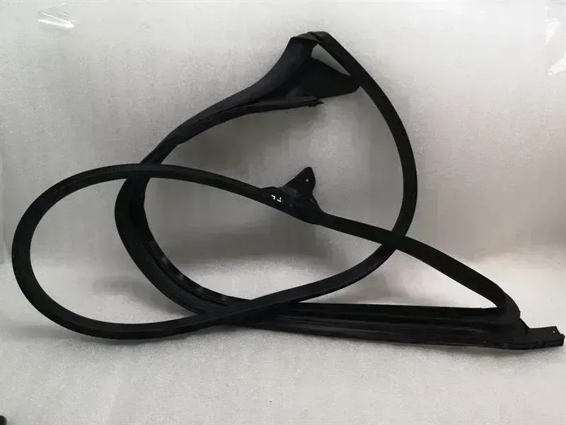 Tesla Model 3 Door Seal Tesla Model 3 Long Range FLH Door Seal 1090499-...